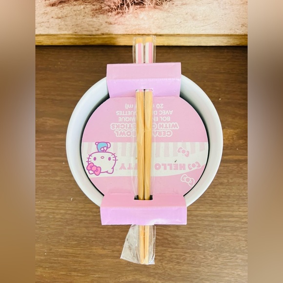 Hello kitty ramen bowl new with chapsticks - Picture 4 of 8